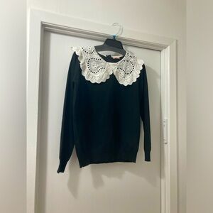 Udel black top with white collar